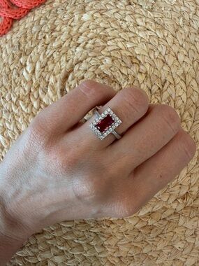 925 SILVER Ring with Red/hot pink Rectangular Center Stone & Halo - size 6 US